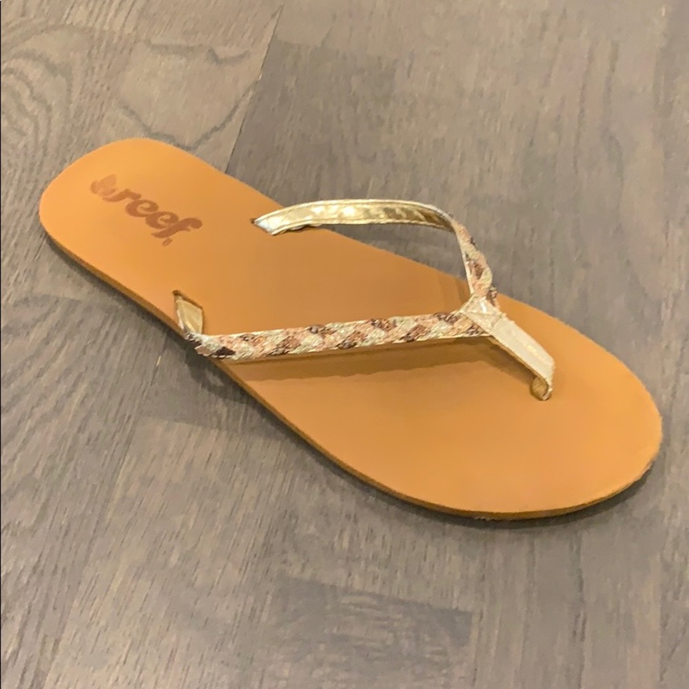 Super cute reef sandals